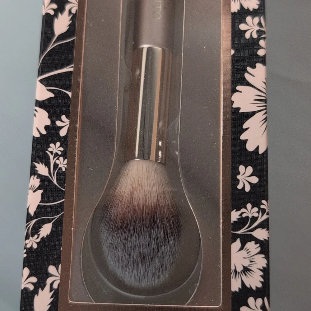 Vince Camuto Luxury Beauty Collection Duo Face Brush Rose Gold Handle